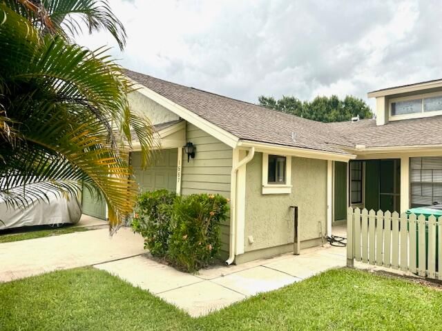 For Rent: $1,850 (2 beds, 2 baths, 921 Square Feet)