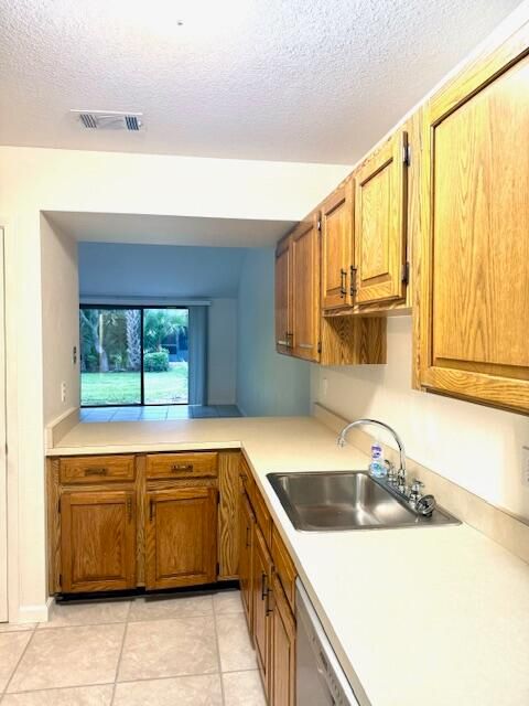 For Rent: $1,850 (2 beds, 2 baths, 921 Square Feet)