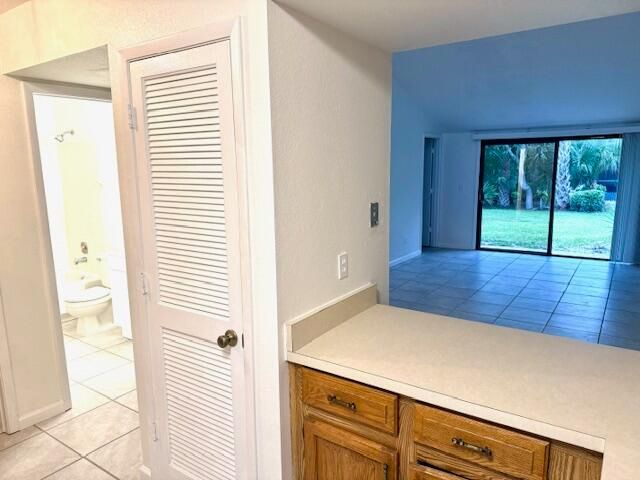 For Rent: $1,850 (2 beds, 2 baths, 921 Square Feet)