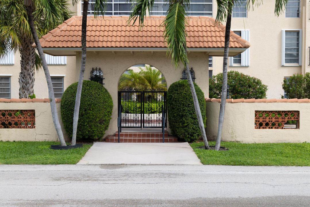 Recently Sold: $195,000 (2 beds, 2 baths, 970 Square Feet)