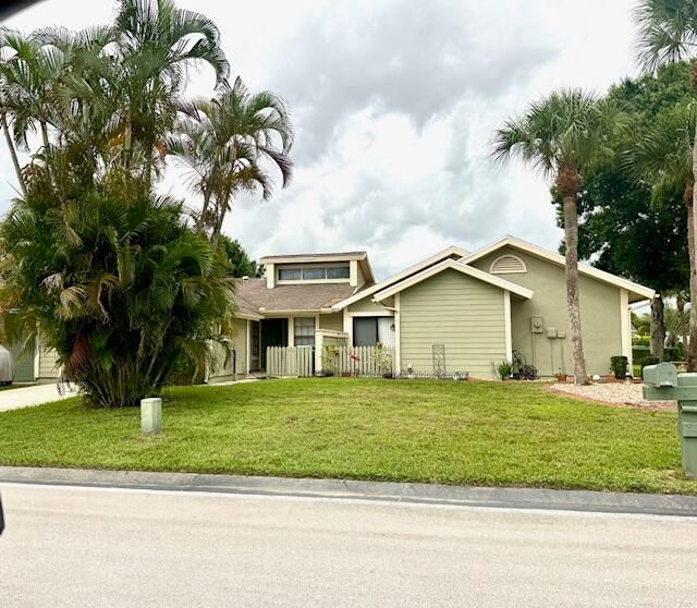 For Rent: $1,850 (2 beds, 2 baths, 921 Square Feet)