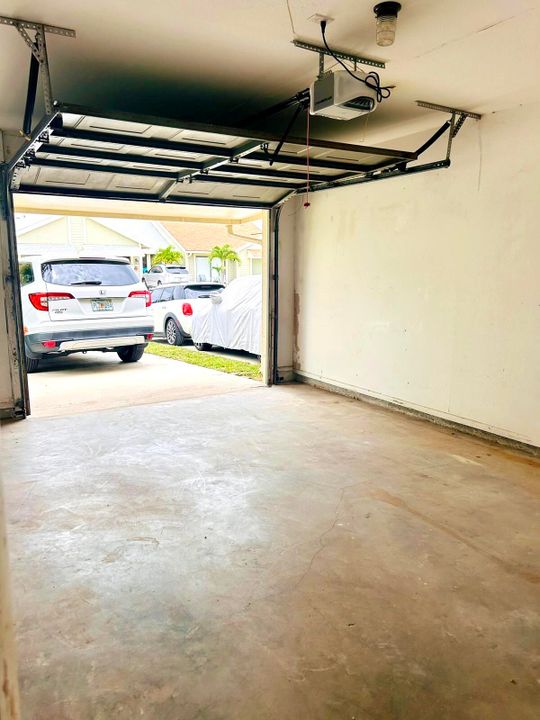 For Rent: $1,850 (2 beds, 2 baths, 921 Square Feet)