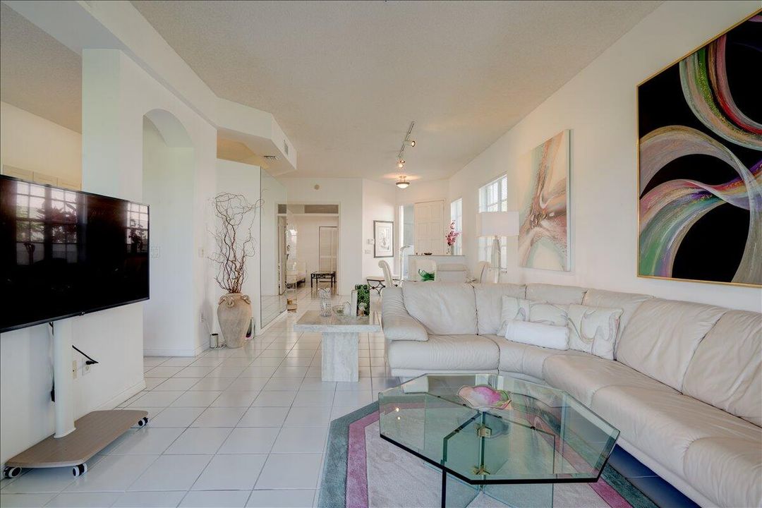 На продажу: $169,000 (3 спален, 2 ванн, 1807 Квадратных фут)