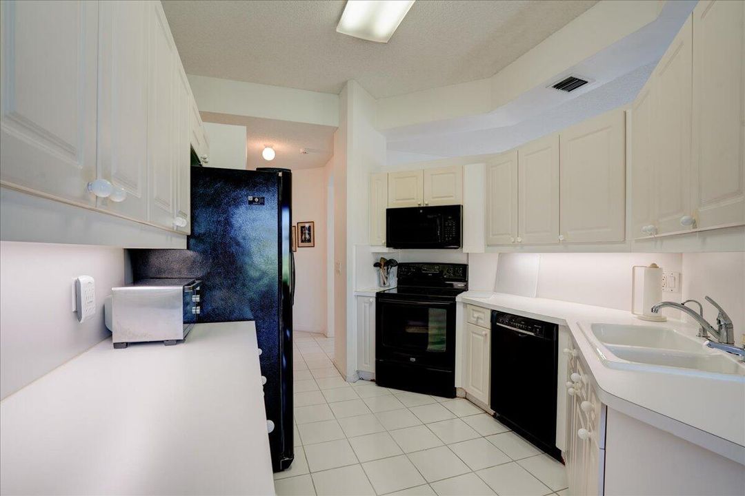 На продажу: $169,000 (3 спален, 2 ванн, 1807 Квадратных фут)