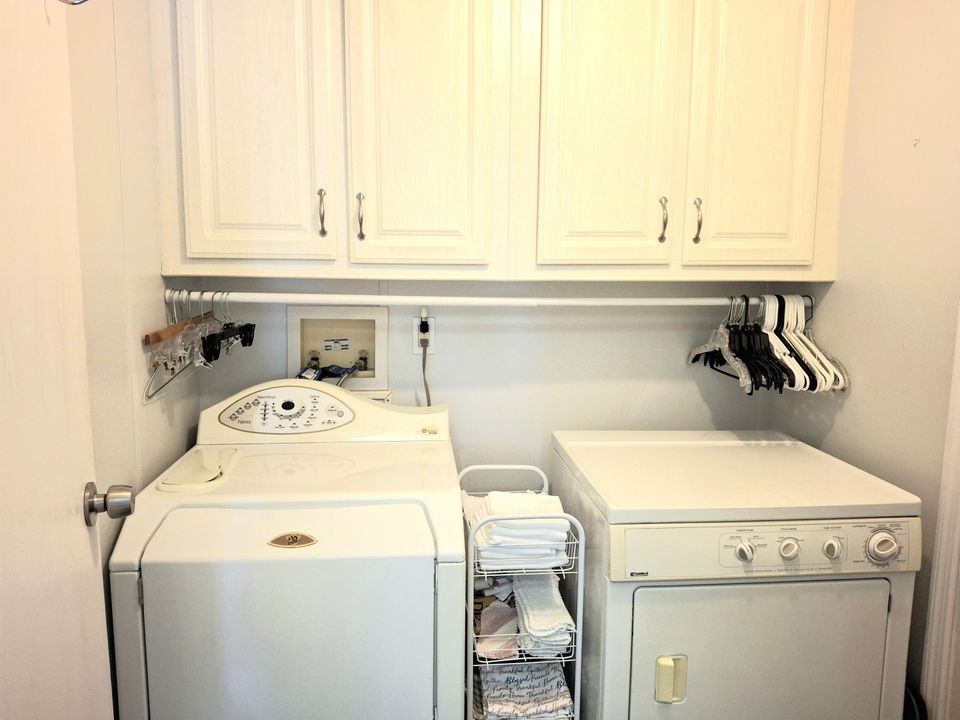 合同活跃: $199,900 (2 贝兹, 2 浴室, 1200 平方英尺)