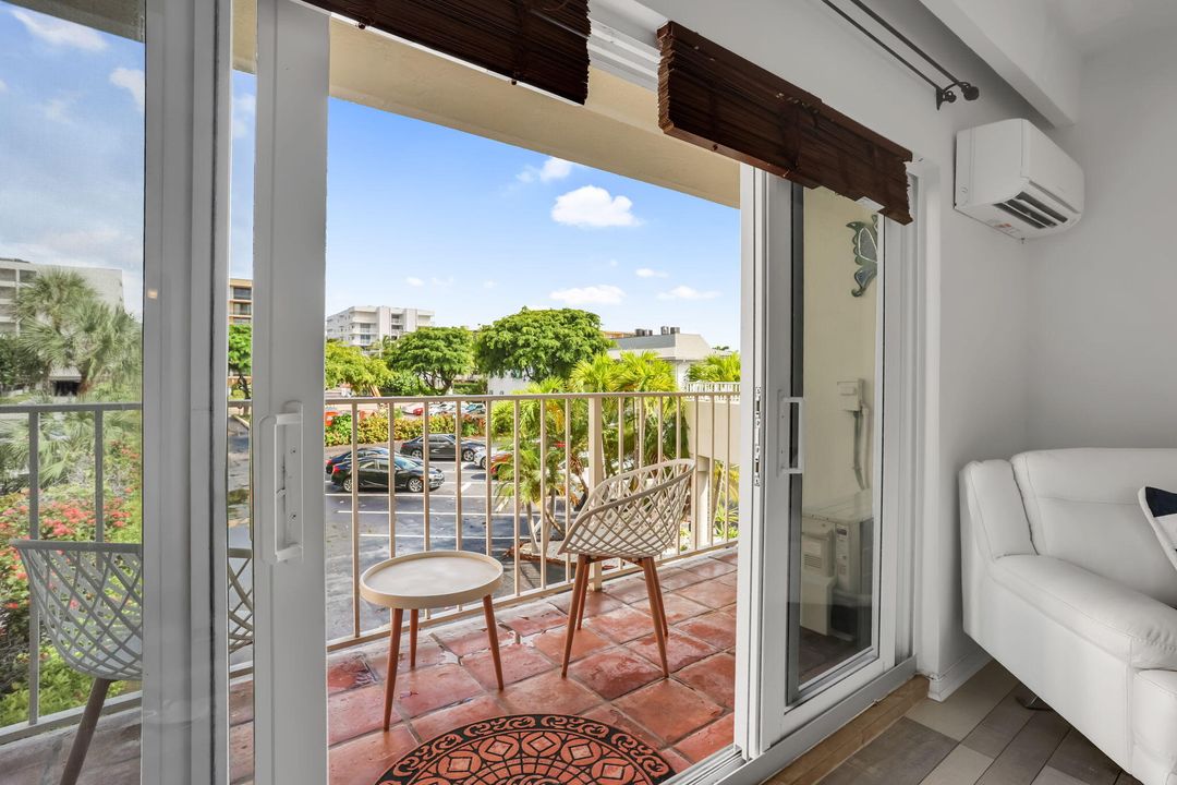 合同活跃: $153,000 (1 贝兹, 1 浴室, 570 平方英尺)