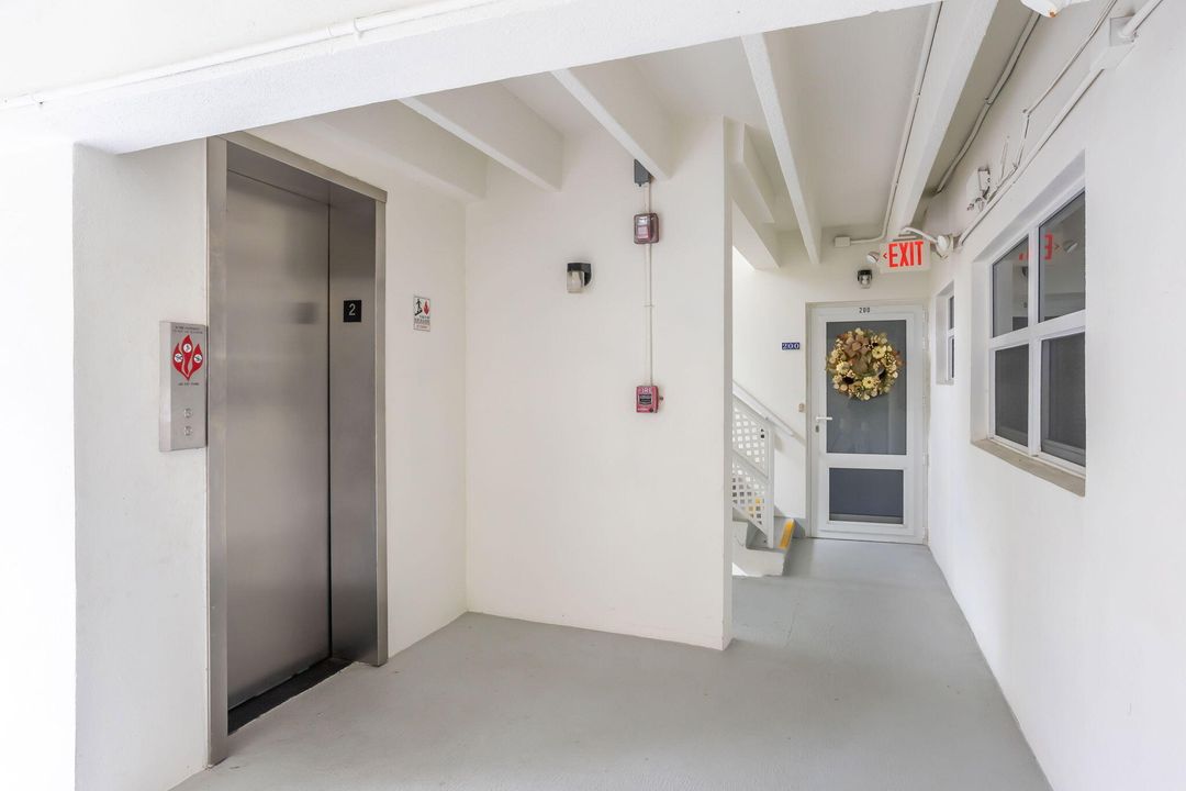 合同活跃: $153,000 (1 贝兹, 1 浴室, 570 平方英尺)