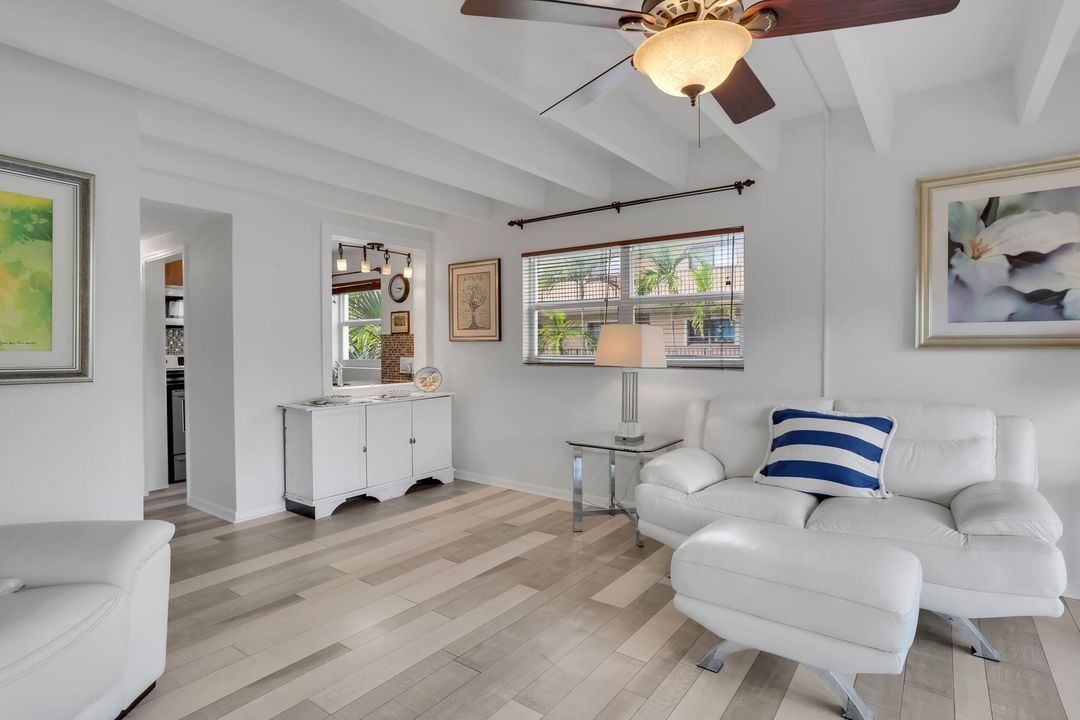 合同活跃: $153,000 (1 贝兹, 1 浴室, 570 平方英尺)