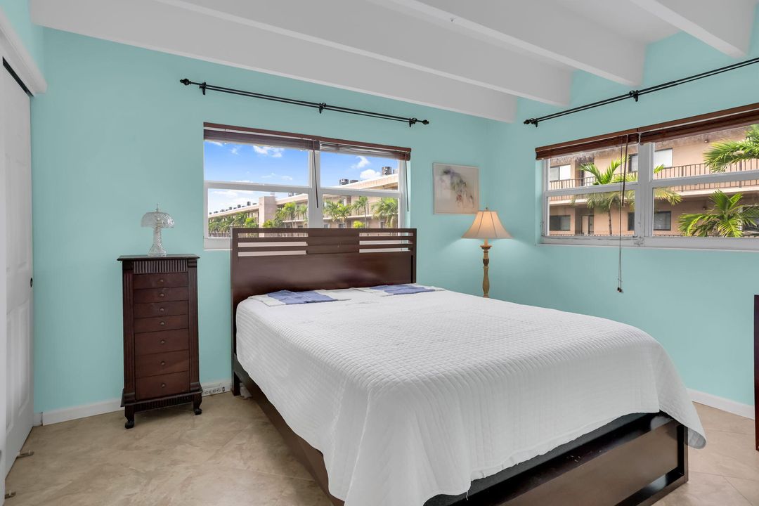 合同活跃: $153,000 (1 贝兹, 1 浴室, 570 平方英尺)