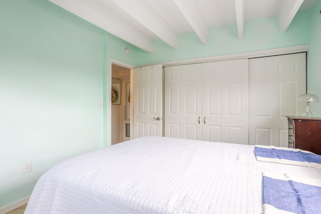 合同活跃: $153,000 (1 贝兹, 1 浴室, 570 平方英尺)