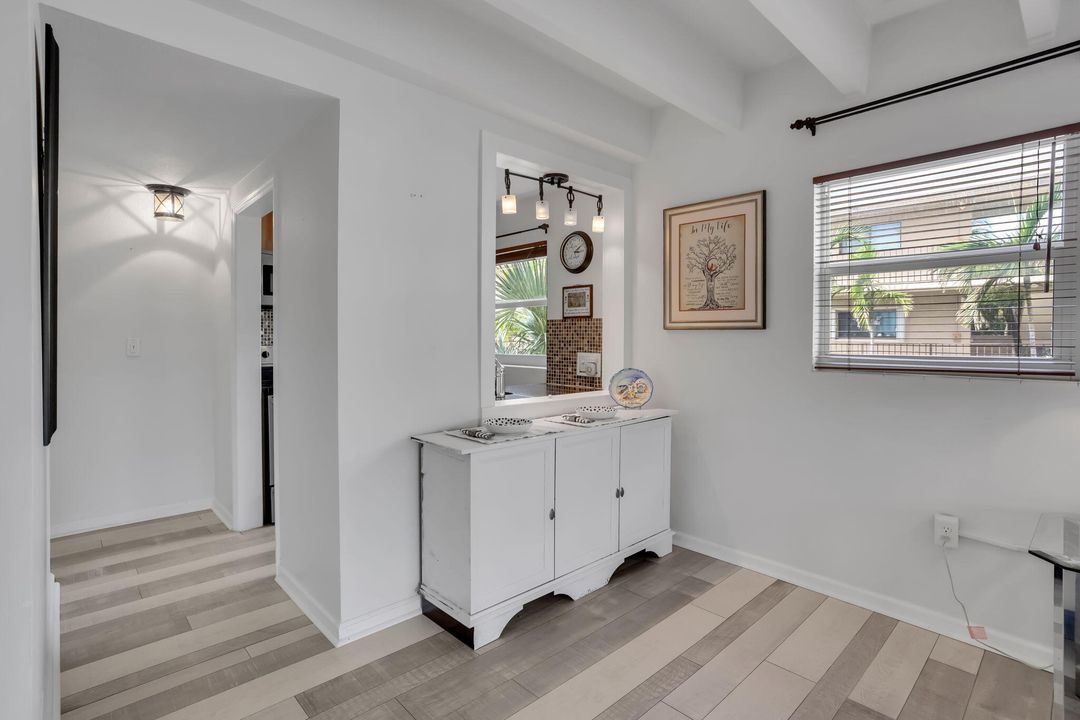 合同活跃: $153,000 (1 贝兹, 1 浴室, 570 平方英尺)