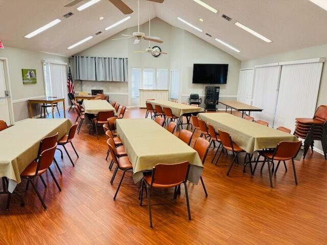 For Rent: $1,850 (2 beds, 2 baths, 921 Square Feet)