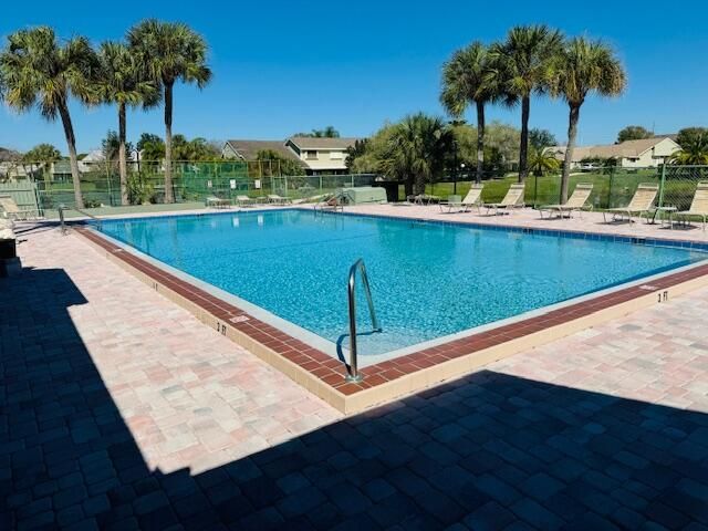 For Rent: $1,850 (2 beds, 2 baths, 921 Square Feet)