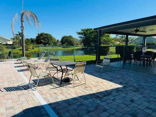 For Rent: $1,850 (2 beds, 2 baths, 921 Square Feet)