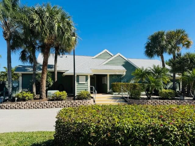 For Rent: $1,850 (2 beds, 2 baths, 921 Square Feet)