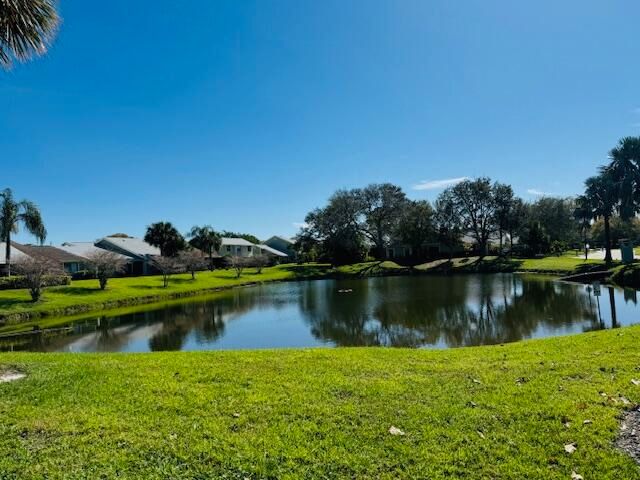 For Rent: $1,850 (2 beds, 2 baths, 921 Square Feet)