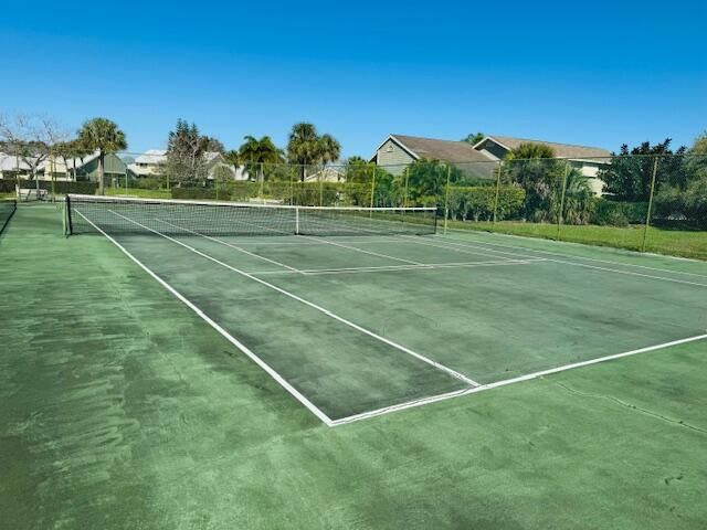 For Rent: $1,850 (2 beds, 2 baths, 921 Square Feet)