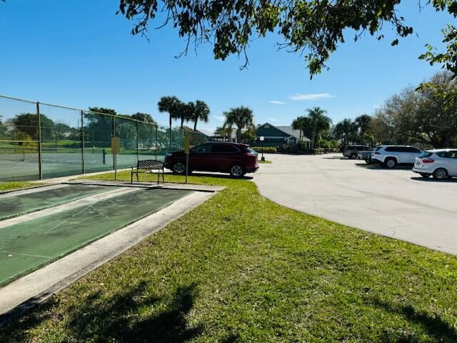 For Rent: $1,850 (2 beds, 2 baths, 921 Square Feet)