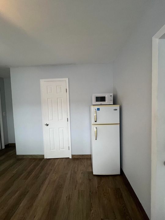 For Rent: $1,500 (0 beds, 1 baths, 350 Square Feet)
