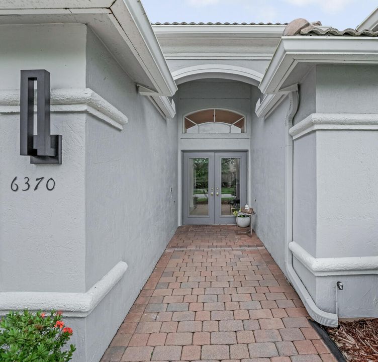 Active With Contract: $428,000 (3 beds, 2 baths, 1800 Square Feet)