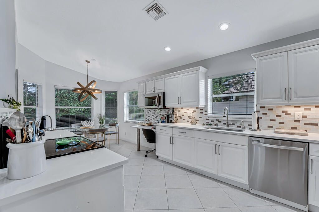 Active With Contract: $428,000 (3 beds, 2 baths, 1800 Square Feet)