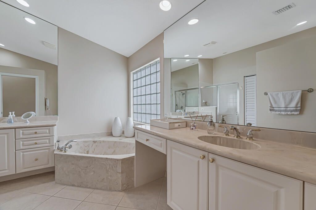 Active With Contract: $428,000 (3 beds, 2 baths, 1800 Square Feet)