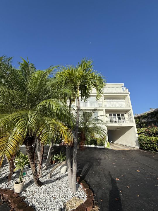 合同活跃: $153,000 (1 贝兹, 1 浴室, 570 平方英尺)