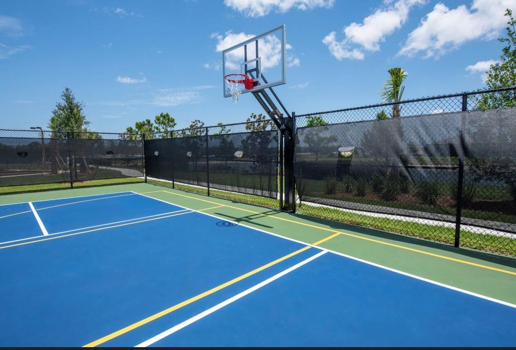 Под контрактом: $599,106 (3 спален, 3 ванн, 2590 Квадратных фут)