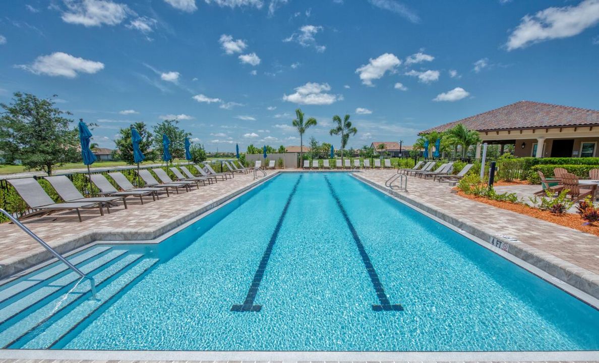 Под контрактом: $599,106 (3 спален, 3 ванн, 2590 Квадратных фут)