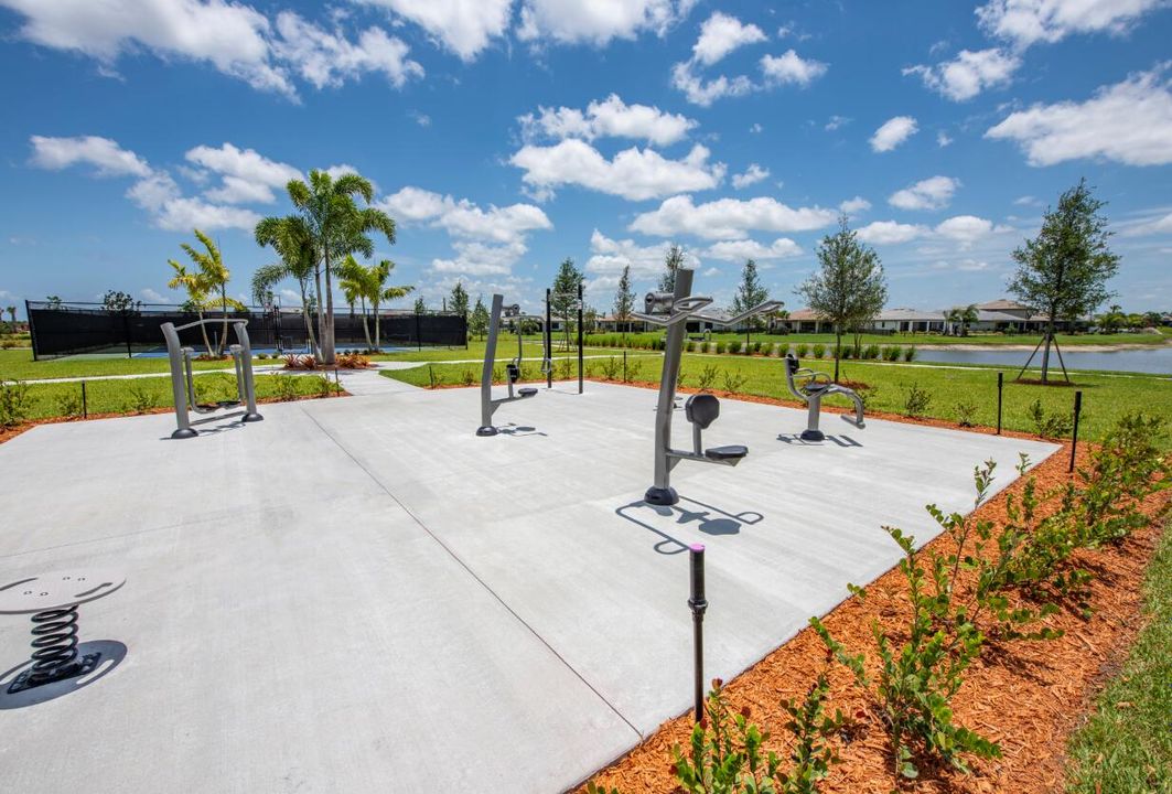 Под контрактом: $599,106 (3 спален, 3 ванн, 2590 Квадратных фут)