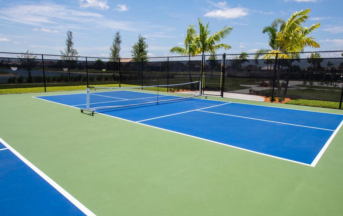 Под контрактом: $599,106 (3 спален, 3 ванн, 2590 Квадратных фут)