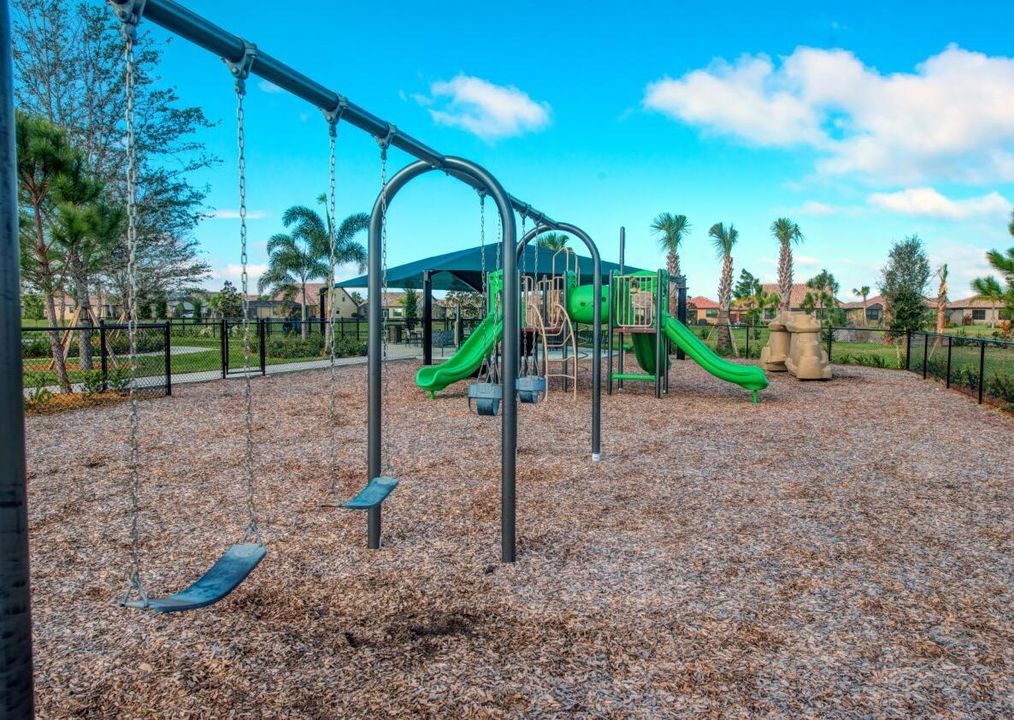 Под контрактом: $599,106 (3 спален, 3 ванн, 2590 Квадратных фут)