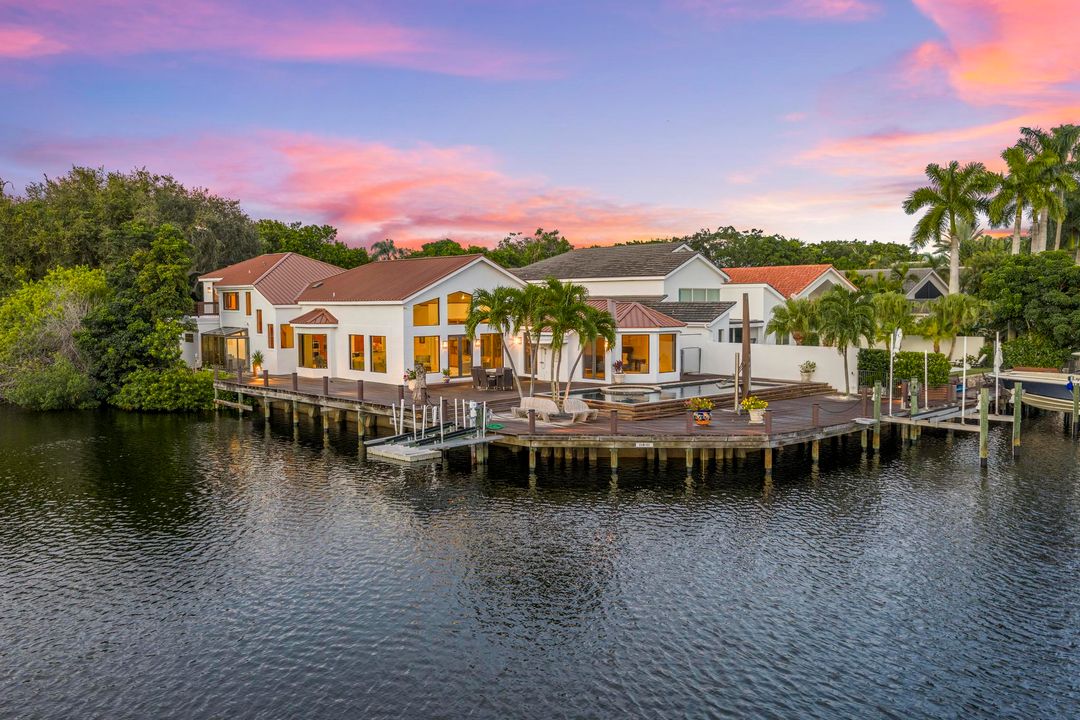 На продажу: $4,300,000 (5 спален, 6 ванн, 4489 Квадратных фут)