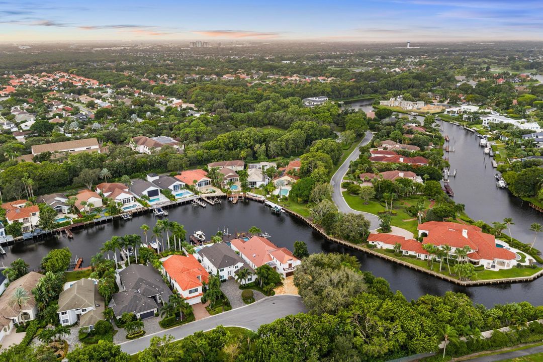 На продажу: $4,300,000 (5 спален, 6 ванн, 4489 Квадратных фут)