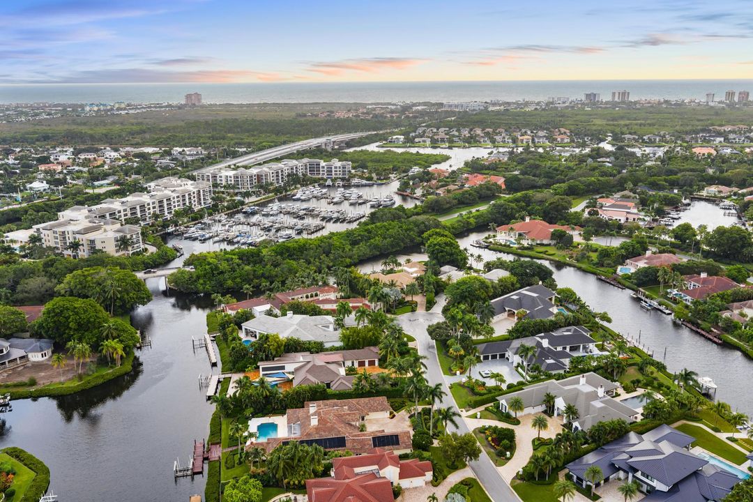 На продажу: $4,300,000 (5 спален, 6 ванн, 4489 Квадратных фут)