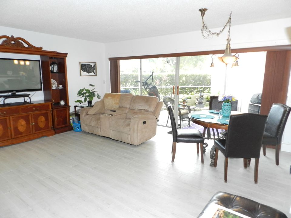 En Venta: $199,500 (2 camas, 2 baños, 1080 Pies cuadrados)