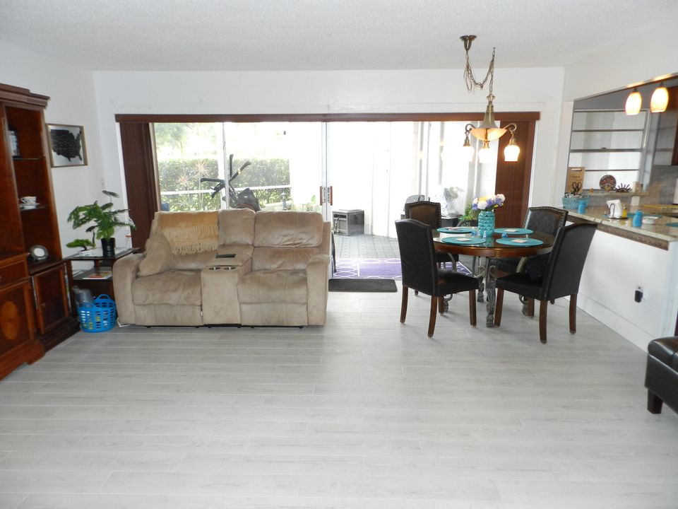 En Venta: $199,500 (2 camas, 2 baños, 1080 Pies cuadrados)