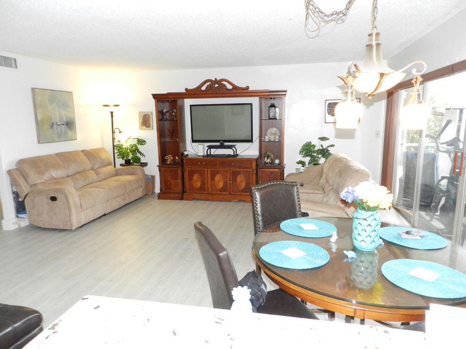 En Venta: $199,500 (2 camas, 2 baños, 1080 Pies cuadrados)