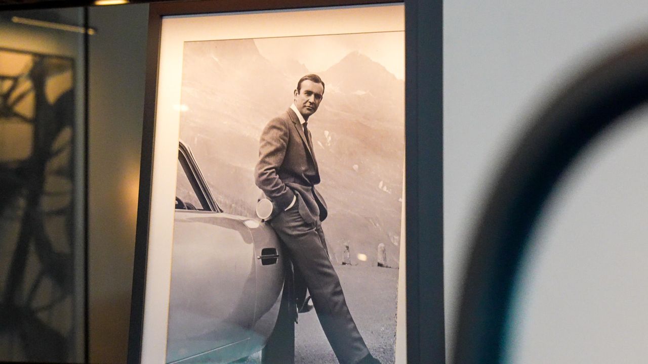 For Sale: $3,150,000 (3 beds, 2 baths, 2590 Square Feet)