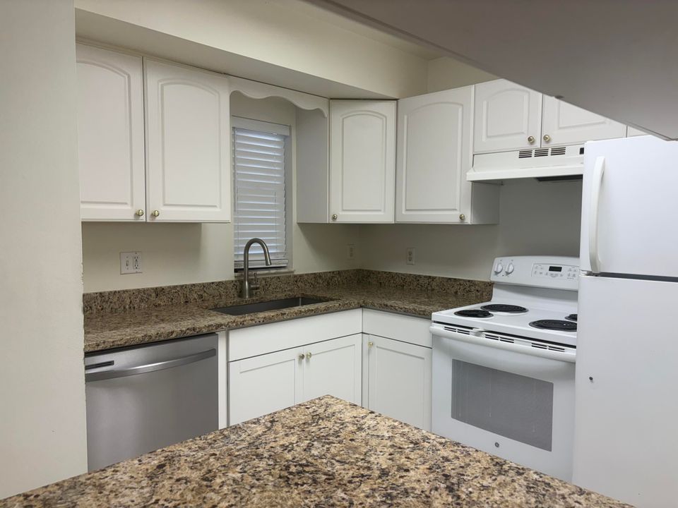 Recientemente alquilado: $1,800 (2 camas, 2 baños, 861 Pies cuadrados)