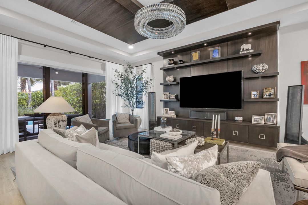 For Sale: $2,200,000 (3 beds, 3 baths, 3162 Square Feet)