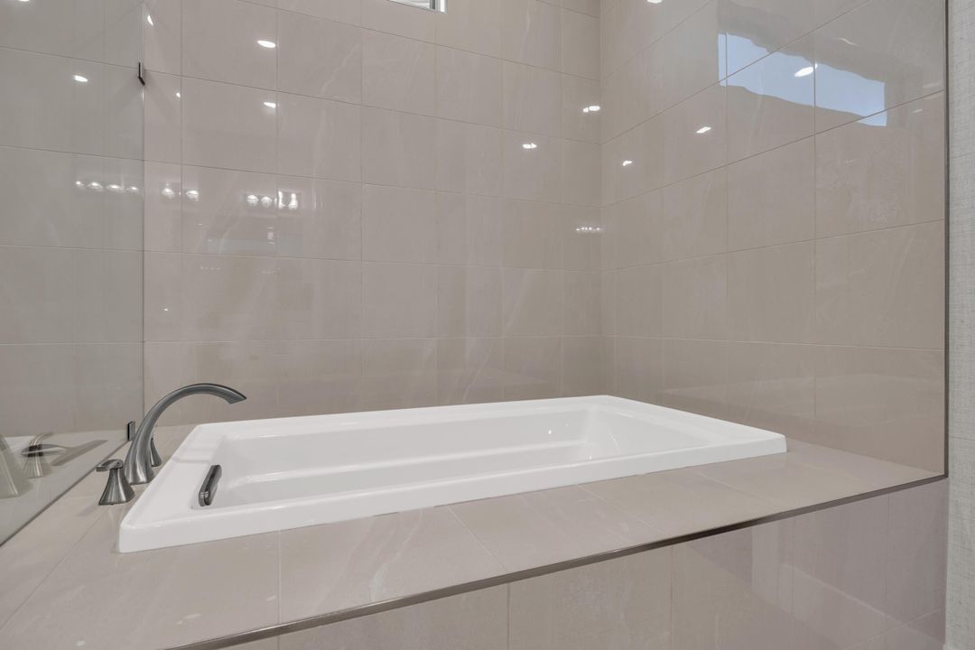 For Sale: $2,200,000 (3 beds, 3 baths, 3162 Square Feet)