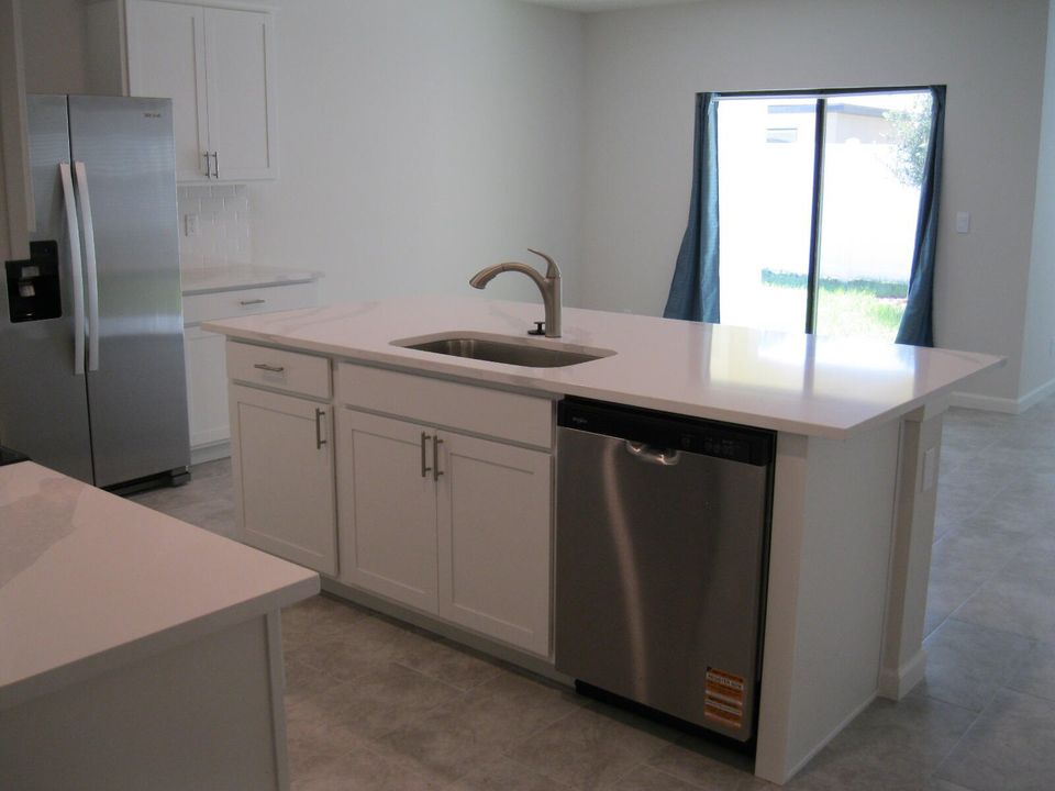 出租: $2,350 (4 贝兹, 2 浴室, 1828 平方英尺)