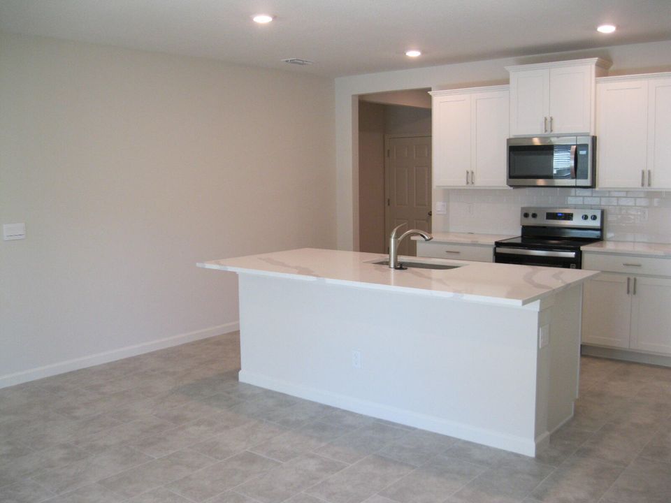 出租: $2,350 (4 贝兹, 2 浴室, 1828 平方英尺)