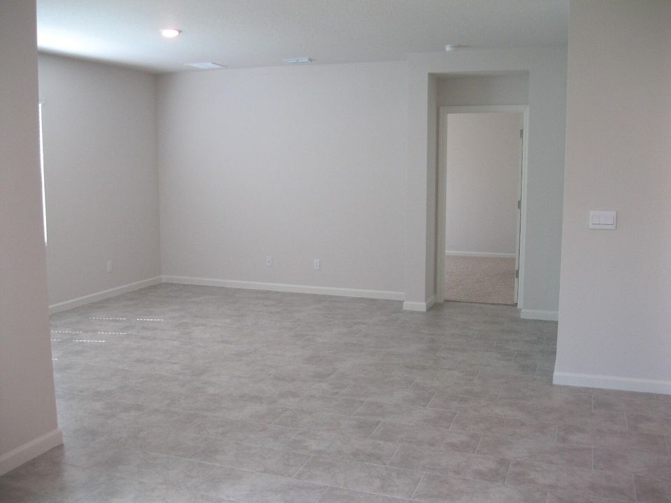 出租: $2,350 (4 贝兹, 2 浴室, 1828 平方英尺)