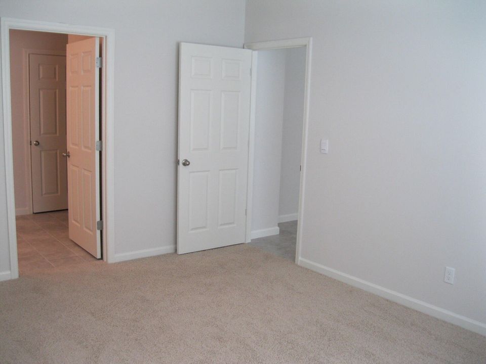 出租: $2,350 (4 贝兹, 2 浴室, 1828 平方英尺)