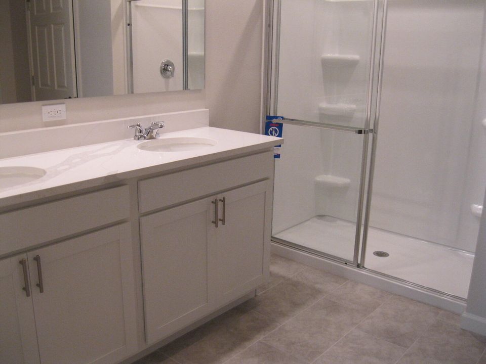 出租: $2,350 (4 贝兹, 2 浴室, 1828 平方英尺)