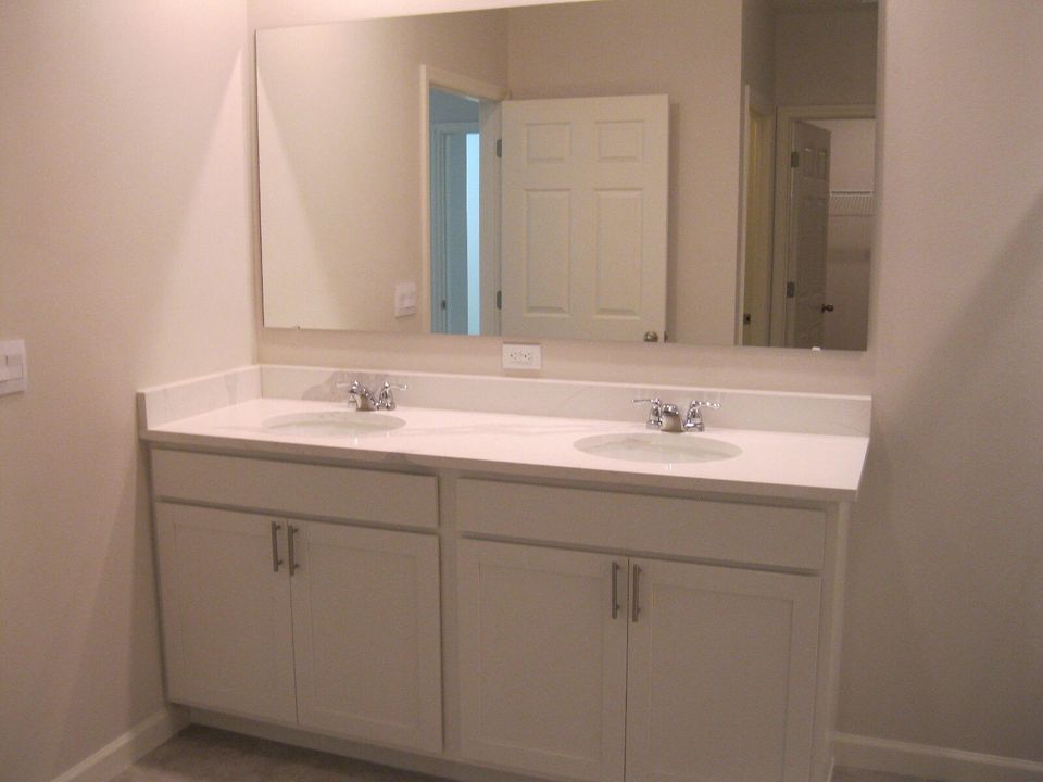 出租: $2,350 (4 贝兹, 2 浴室, 1828 平方英尺)