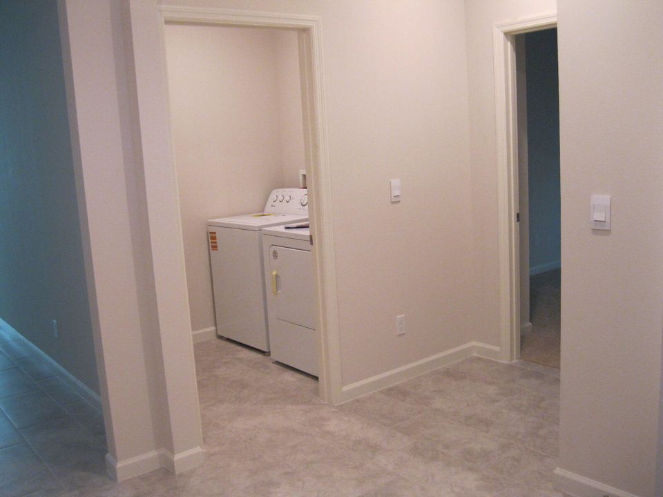 出租: $2,350 (4 贝兹, 2 浴室, 1828 平方英尺)