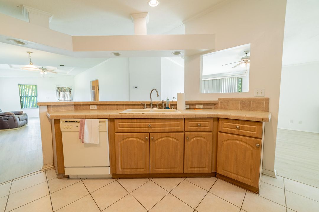 На продажу: $349,900 (3 спален, 2 ванн, 1631 Квадратных фут)